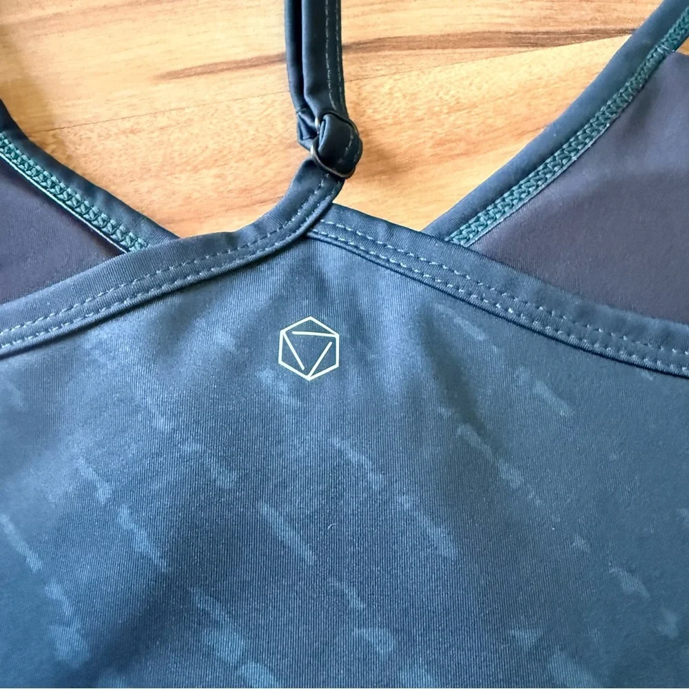 AR-33 Zion Hunter‎ Green Yoga Sports Bra Size Large Strappy Back Athletic